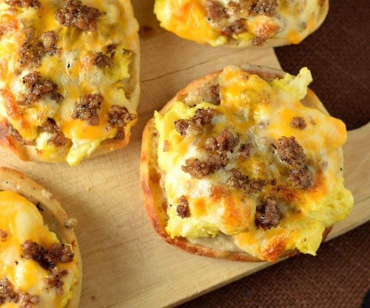 15 English Muffin Breakfast Pizza You Can Make In 5 Minutes
