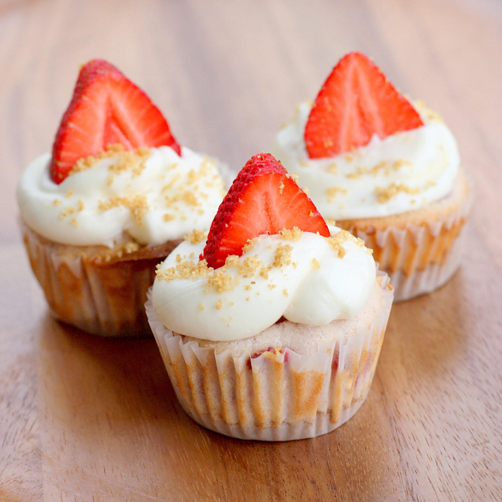 Delicious Strawberry Cheesecake Cupcakes