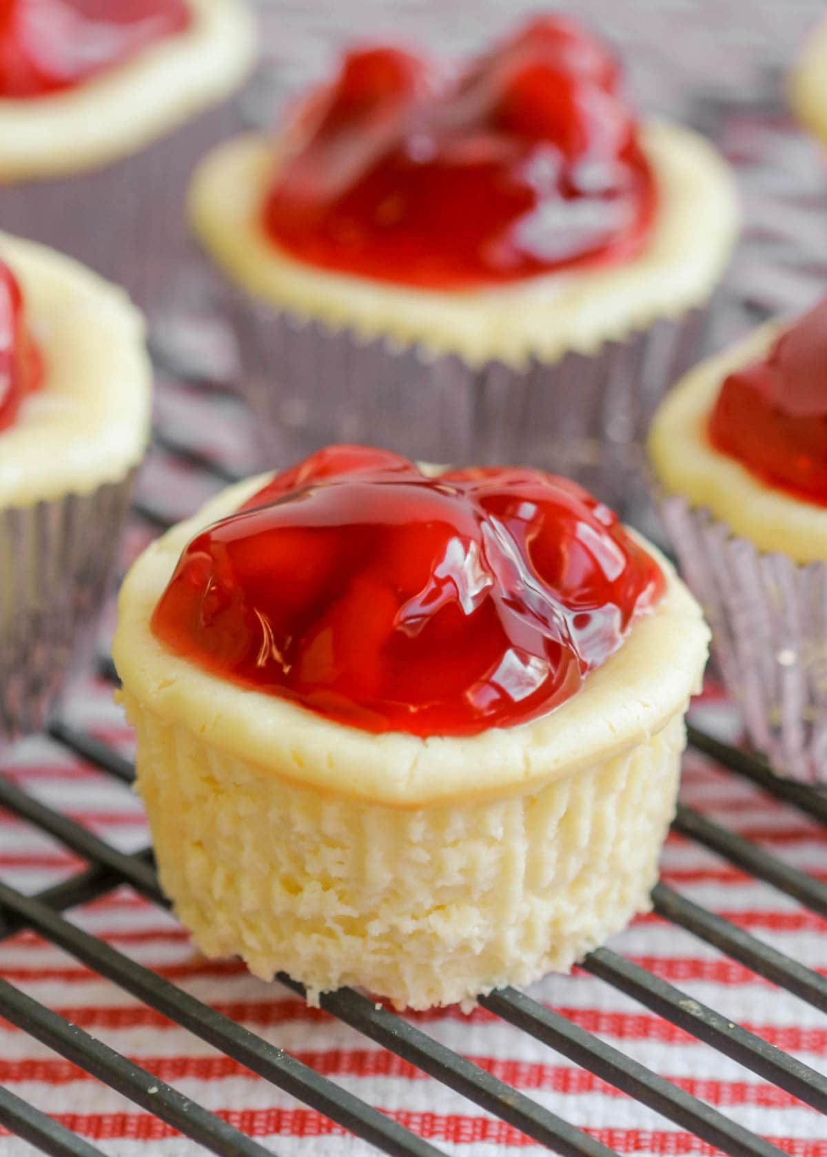Cheesecake Cupcakes Recipe Awesome Easy Cherry Cheesecake Cupcakes Recipe