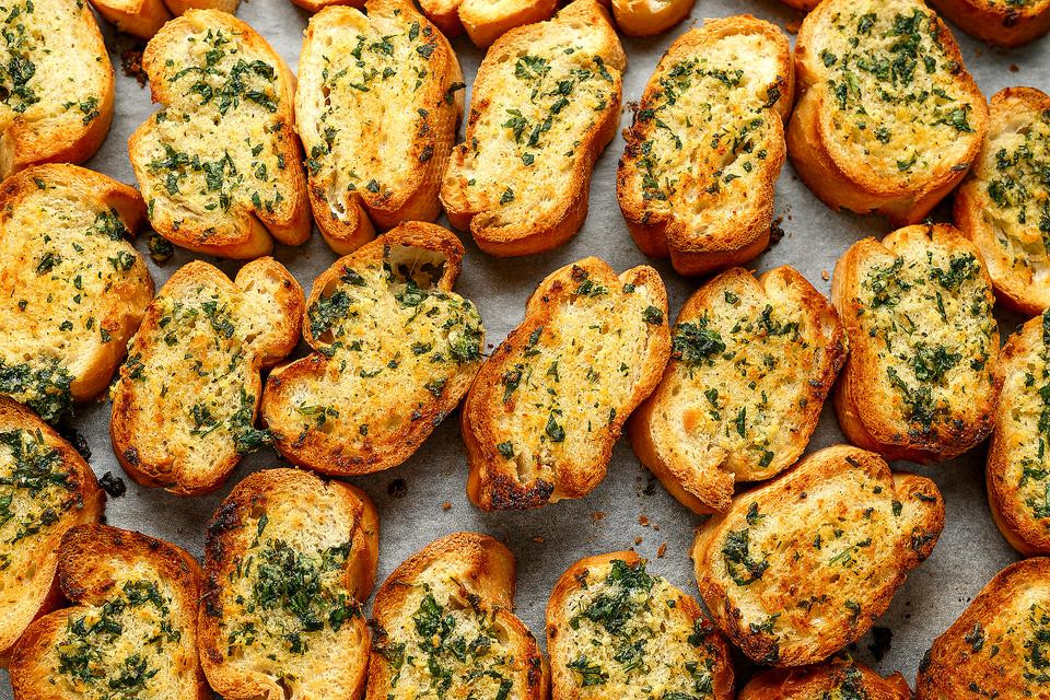 15 Garlic Bread Baguette Anyone Can Make