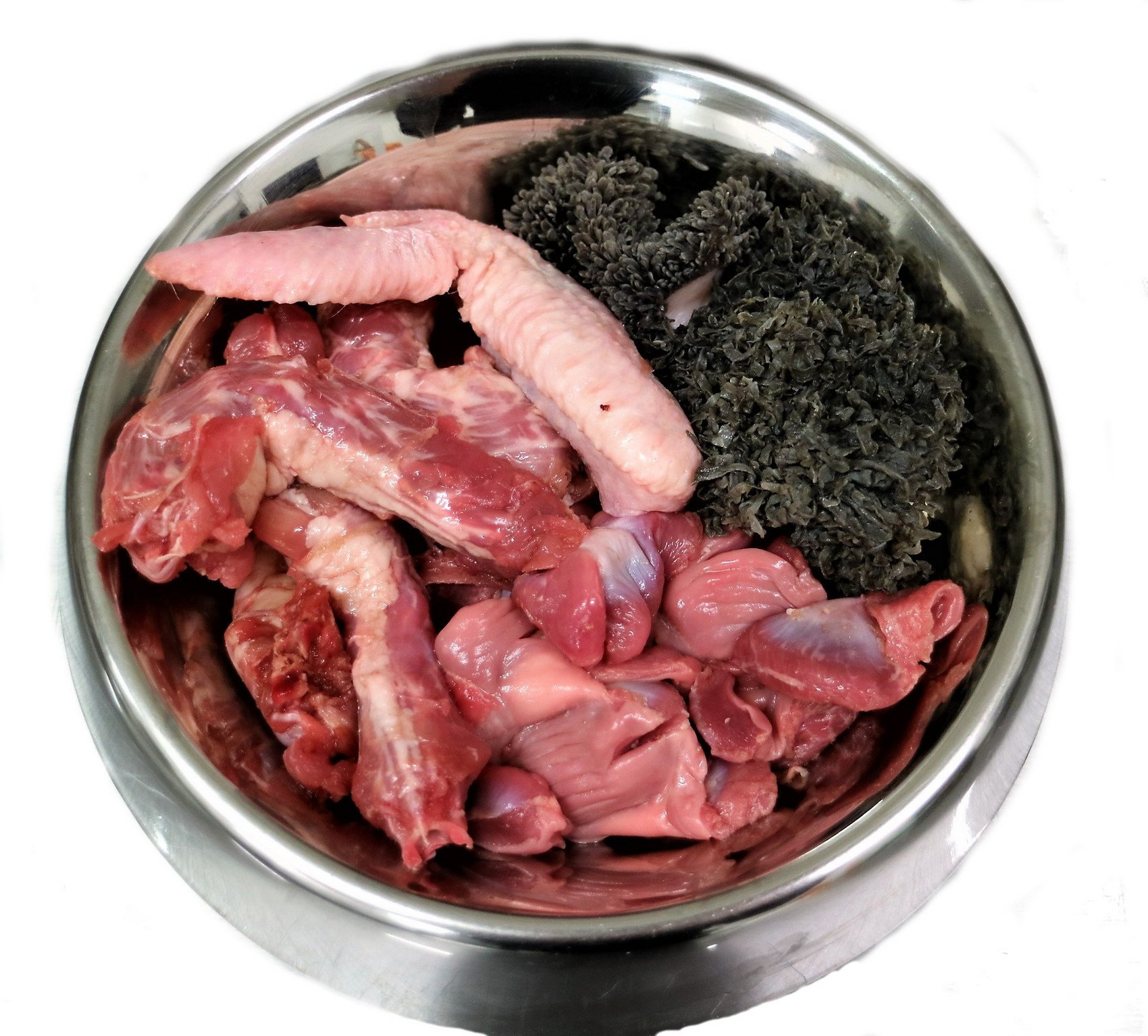 Можно давать собаке куриные головы. Мясо для постоянного кормления собак. Вонючее мясо для собак. Raw Dog food.