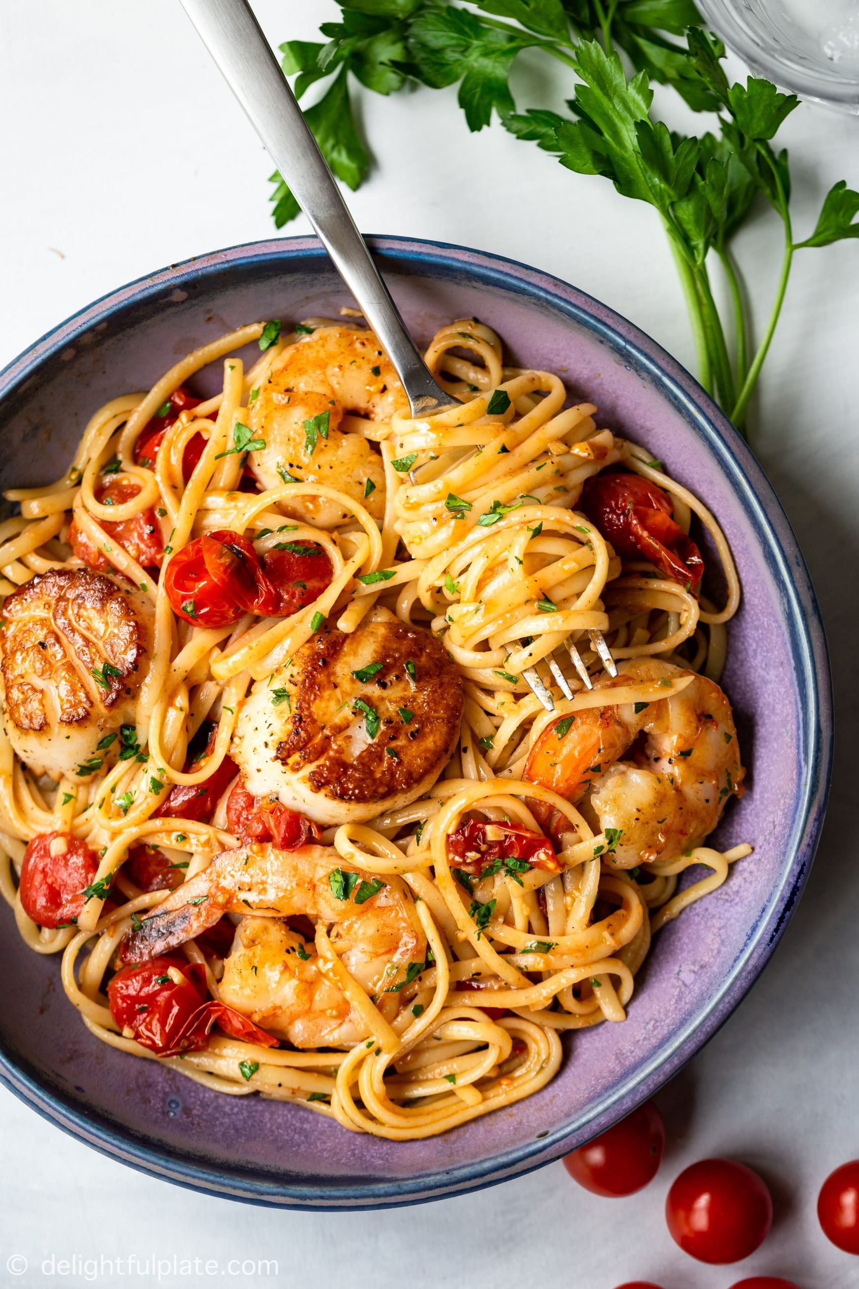 Scallop and Shrimp Pasta Lovely Scallop Shrimp Pasta with Burst Cherry tomatoes