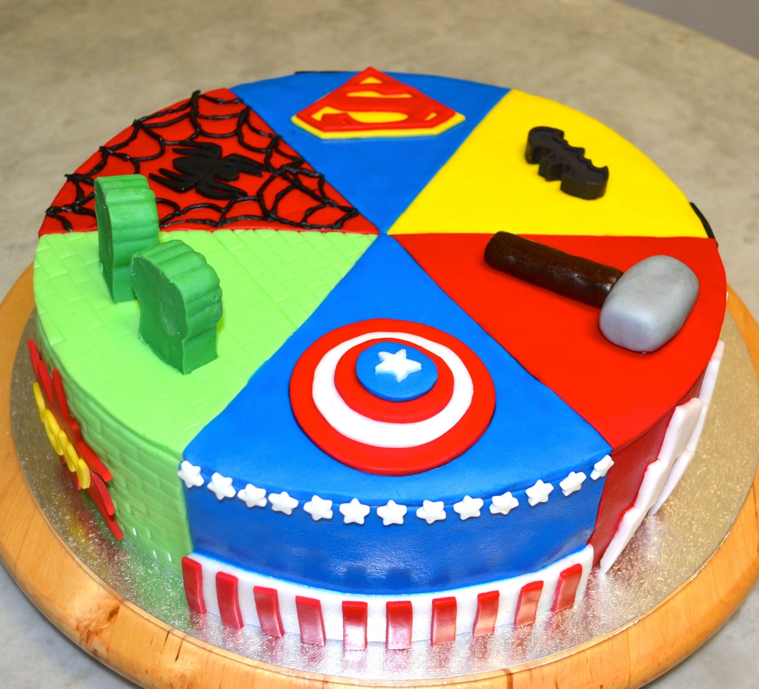 15 Ideas for Superhero Birthday Cake