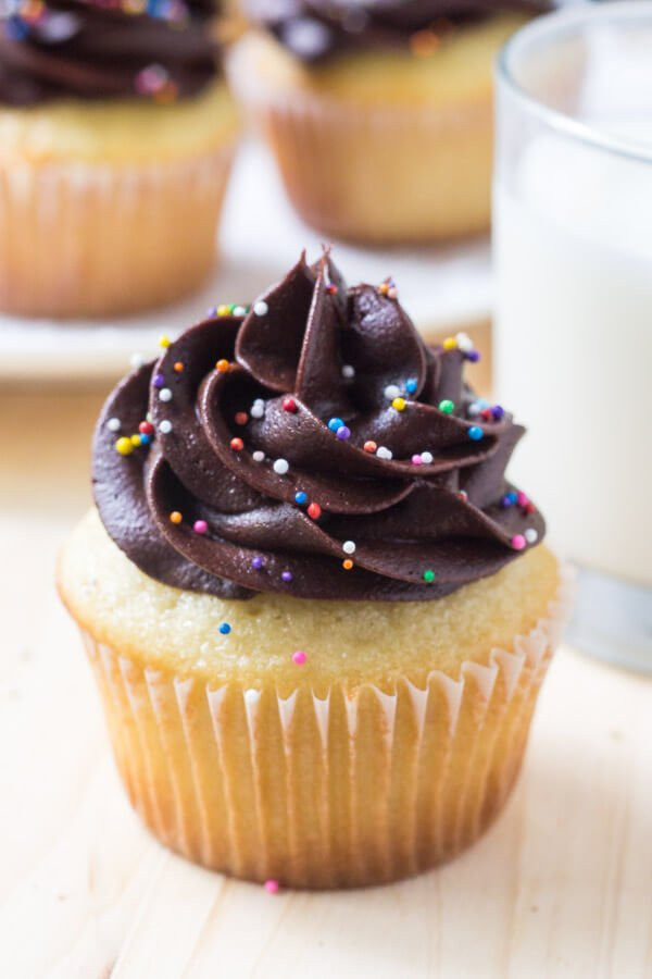 The top 15 Ideas About Vanilla Cupcakes with Chocolate Frosting
